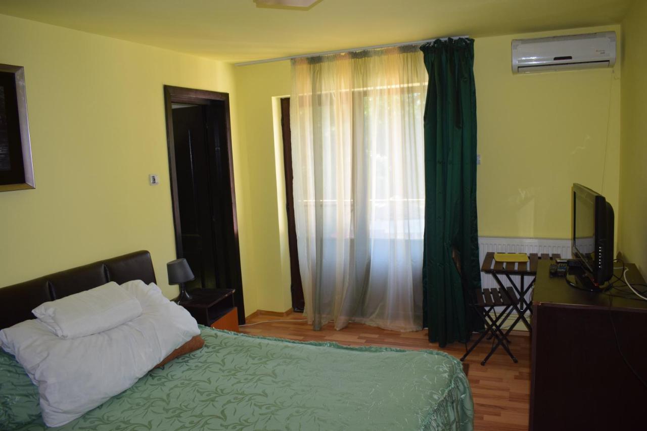 Fata verde - La Padure Rosiori de Vede Exterior foto